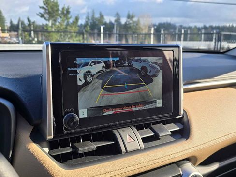 Used 2025 Toyota RAV4 XLE image 30