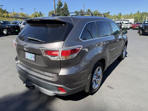 Used 2015 Toyota Highlander Limited Platinum AWD/4WD image 5