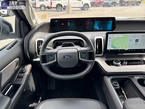 Used 2025 Ford Expedition Active AWD/4WD image 26