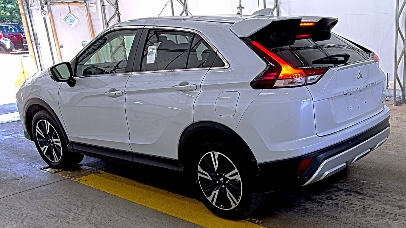 Used 2023 Mitsubishi Eclipse Cross SE AWD/4WD image 2