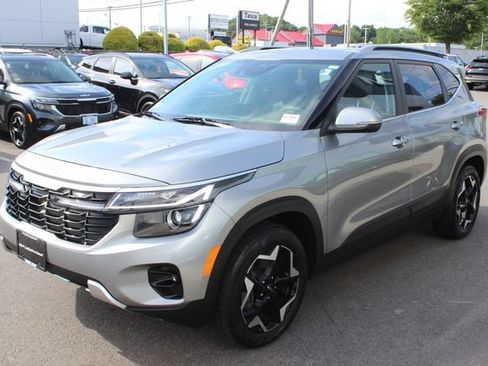 Used 2024 Kia Seltos EX AWD/4WD image 2