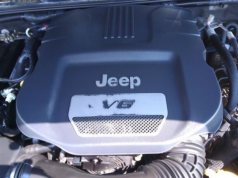 Used 2017 Jeep Wrangler Unlimited Sahara w/ Dual Top Group AWD/4WD image 24
