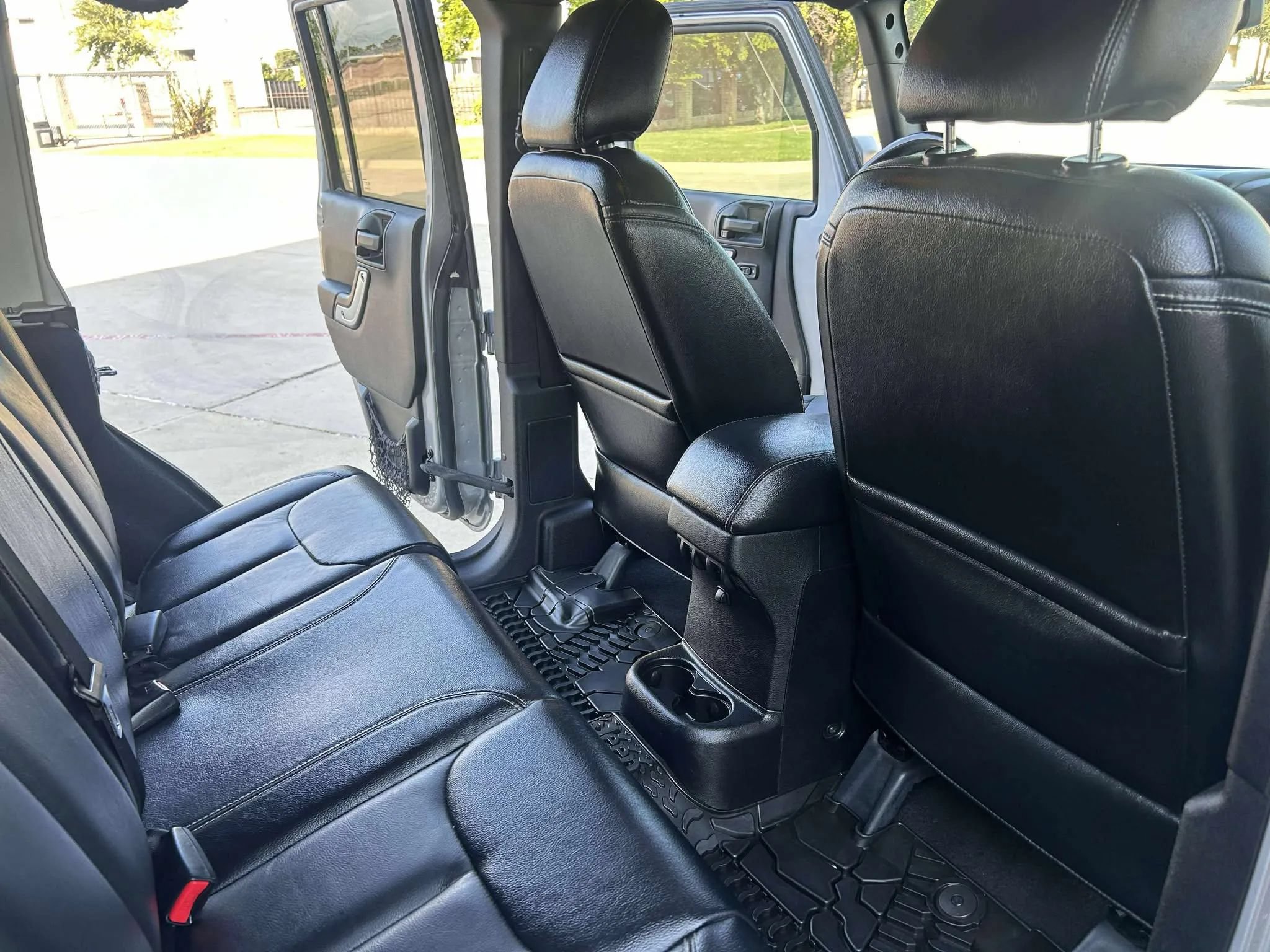 Used 2016 Jeep Wrangler Unlimited Rubicon AWD/4WD image 22
