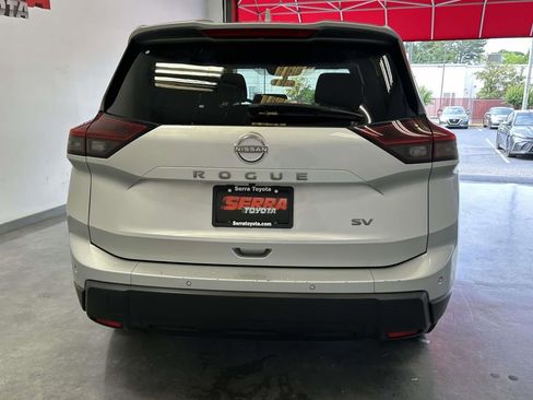 Used 2024 Nissan Rogue SV FWD image 4
