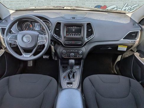Used 2020 Jeep Cherokee Latitude FWD image 14