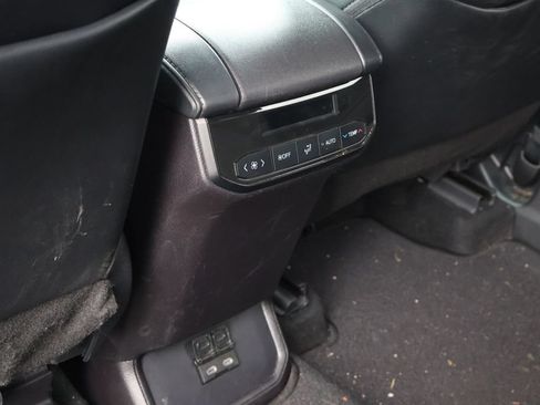 Used 2022 Toyota Highlander XSE FWD image 32