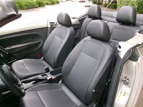 Used 2013 Volkswagen Beetle 2.5 50's Edition FWD image 19
