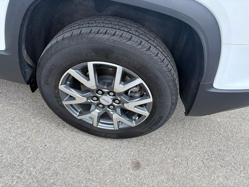 Used 2023 GMC Acadia SLT w/ Technology Package image 58