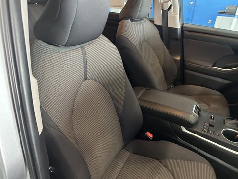 Used 2023 Toyota Highlander LE image 16