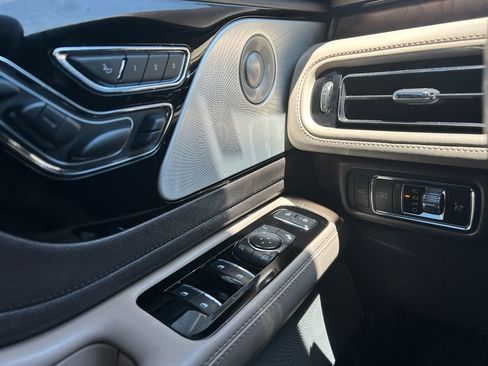 Used 2022 Lincoln Aviator Reserve w/ Equipment Group 201A AWD/4WD image 19