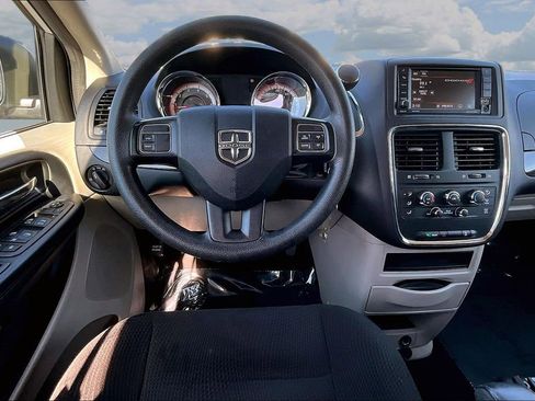 Used 2020 Dodge Grand Caravan SE FWD image 8