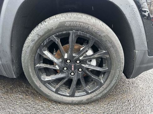 Used 2023 GMC Terrain SLE w/ Driver Convenience Package image 8