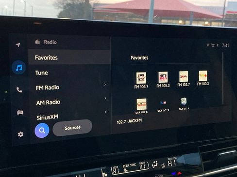 Used 2025 Toyota Sienna Limited image 23