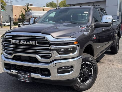 Used 2025 RAM 3500 Laramie AWD/4WD image 3