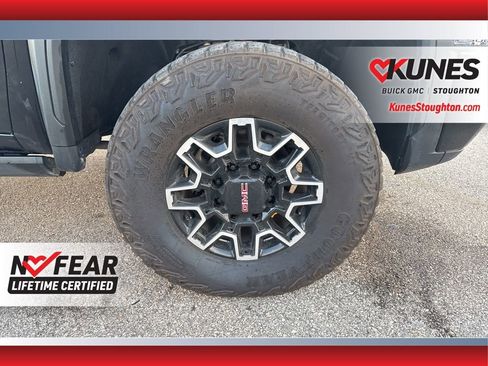 Used 2024 GMC Sierra 2500 AT4X image 15