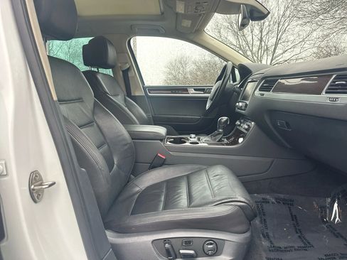 Used 2016 Volkswagen Touareg VR6 image 20