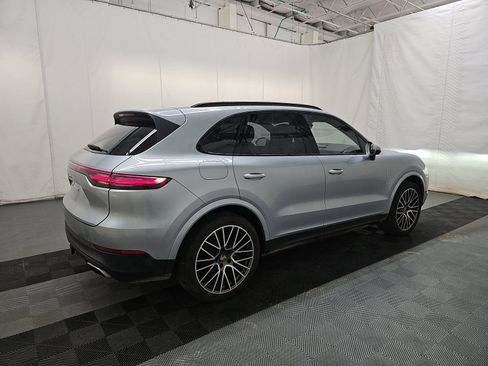 Used 2023 Porsche Cayenne AWD/4WD image 6