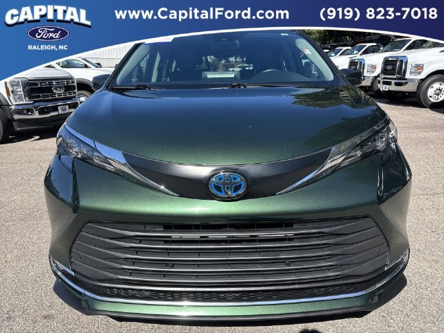 Used 2024 Toyota Sienna XLE FWD image 10