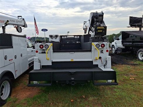 New 2024 Ford F550 4x4 Crew Cab Super Duty image 4