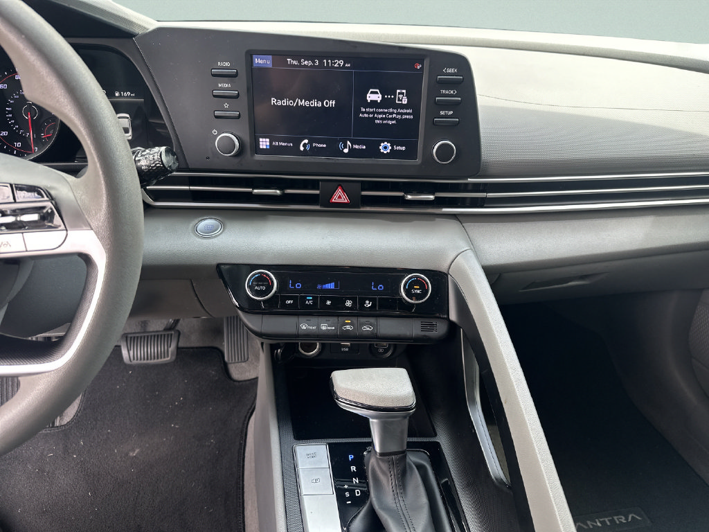 Used 2023 Hyundai Elantra SEL w/ Winter Weather Package FWD image 25