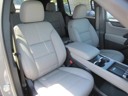 New 2026 GMC Acadia Elevation w/ Elevation Premium Package FWD image 8