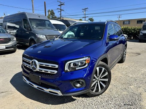 Used 2020 Mercedes-Benz GLB 250 4MATIC w/ Premium Package image 4