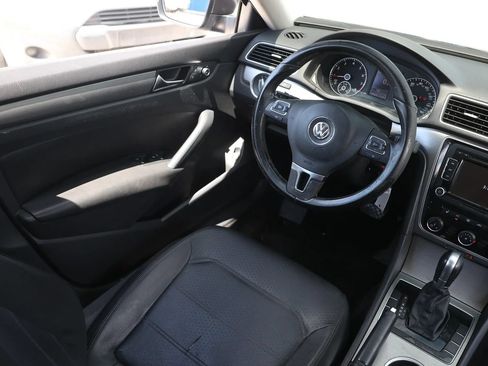 Used 2015 Volkswagen Passat 1.8T SE FWD image 12