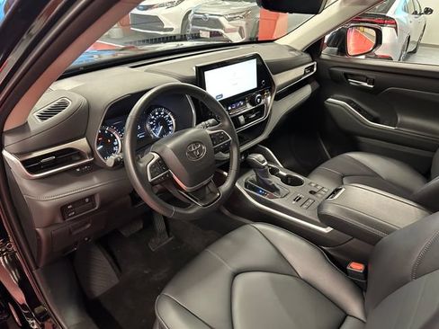 Certified 2026 Toyota Highlander XLE AWD/4WD image 10