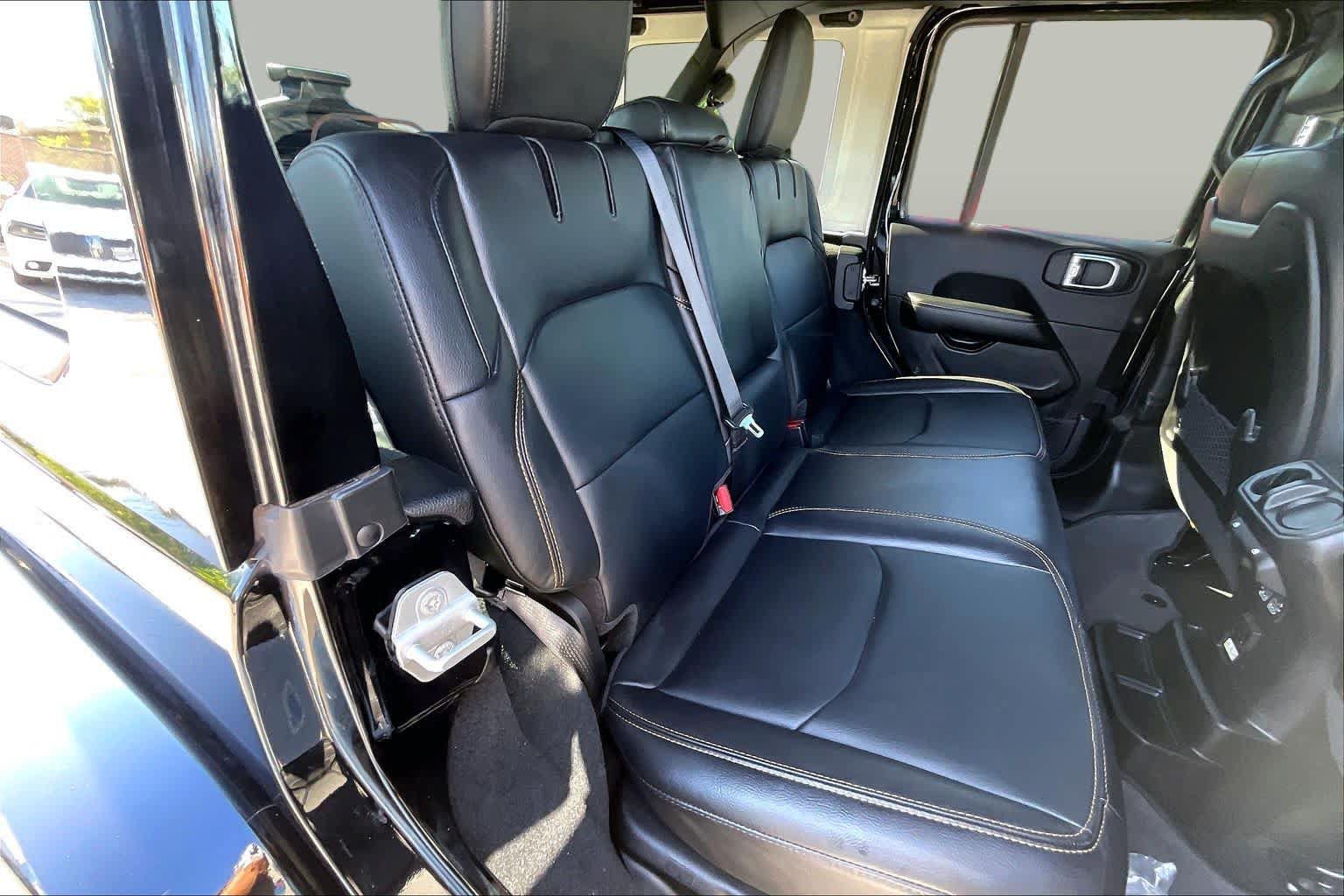 Used 2024 Jeep Wrangler Unlimited Sahara AWD/4WD image 18