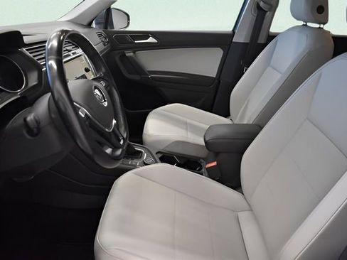 Used 2018 Volkswagen Tiguan SE w/ 3rd Row Seat Package AWD/4WD image 22