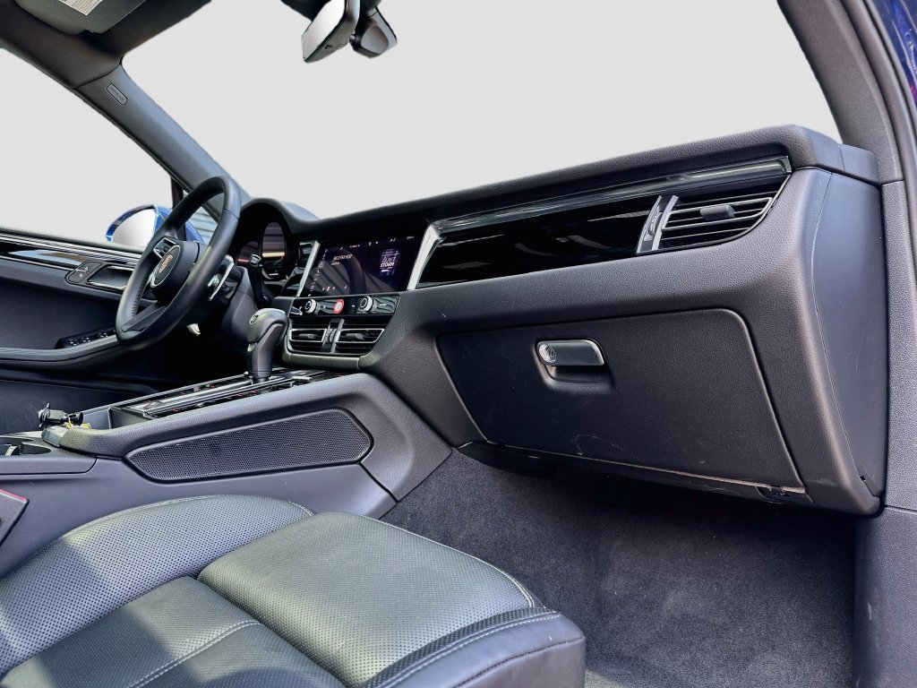 Certified 2026 Porsche Macan AWD/4WD image 30