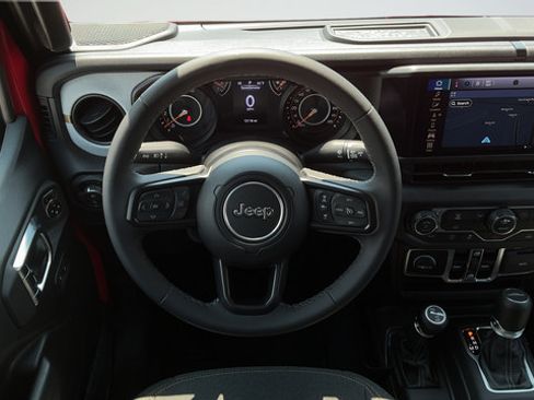 Used 2025 Jeep Gladiator Sport AWD/4WD image 10