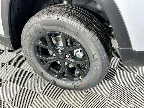 New 2026 Jeep Grand Cherokee Altitude AWD/4WD image 36