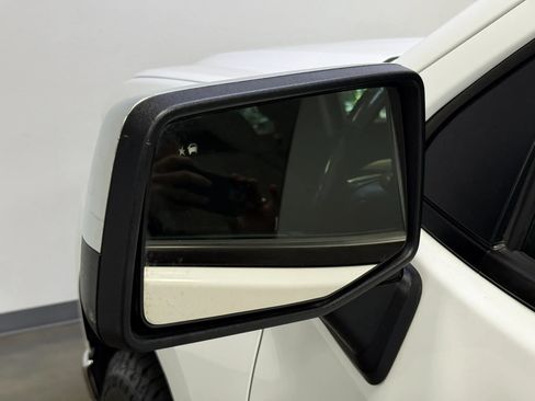 Used 2020 Chevrolet Silverado 1500 LT w/ Convenience Package AWD/4WD image 9