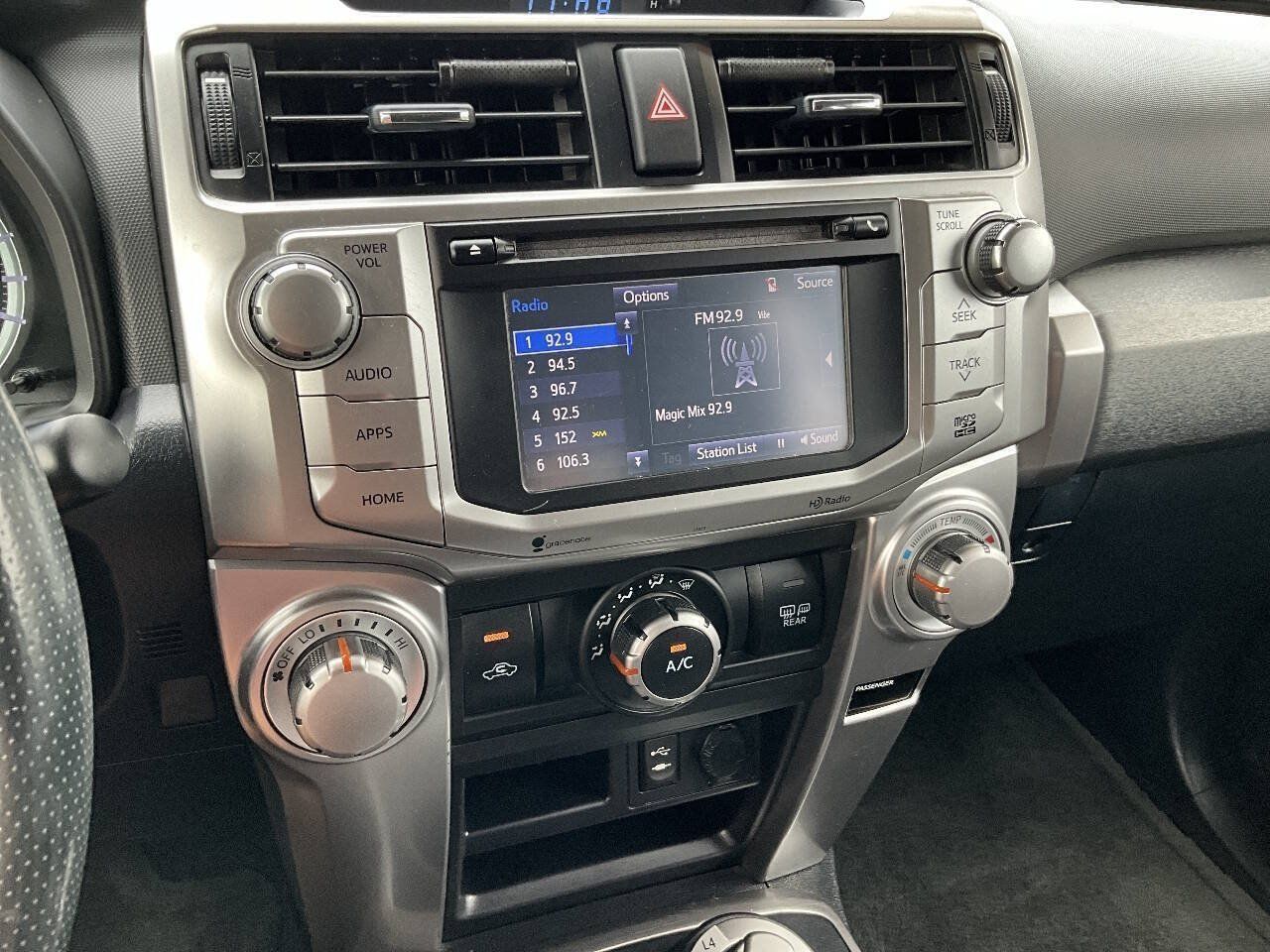 Used 2015 Toyota 4Runner SR5 w/ Four Season Floor Mat Package AWD/4WD image 18