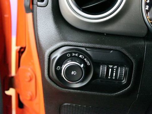 Used 2020 Jeep Wrangler Unlimited Sahara w/ Dual Top Group AWD/4WD image 14