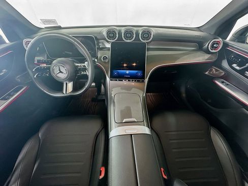 Used 2025 Mercedes-Benz GLC 300 4MATIC image 10