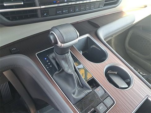 Used 2024 Toyota Sienna XLE image 28