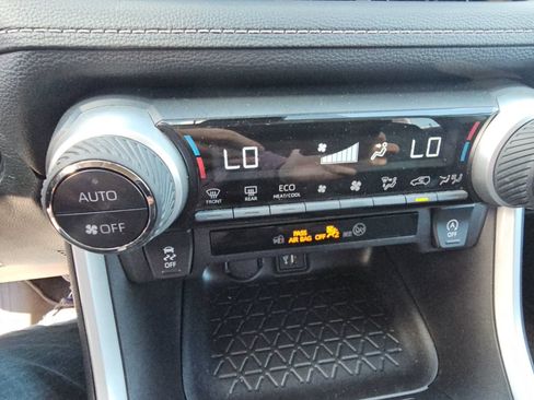 Certified 2025 Toyota RAV4 XLE AWD/4WD image 18