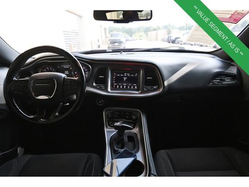 Used 2020 Dodge Challenger SXT RWD image 12