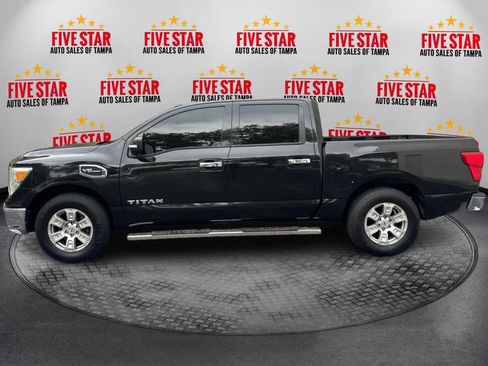 Used 2017 Nissan Titan SV image 4