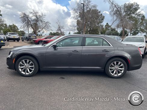 Used 2015 Chrysler 300 Limited w/ Driver Convenience Group image 4