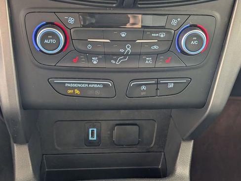 Used 2018 Ford Escape SE w/ SE Sync 3 Package FWD image 22