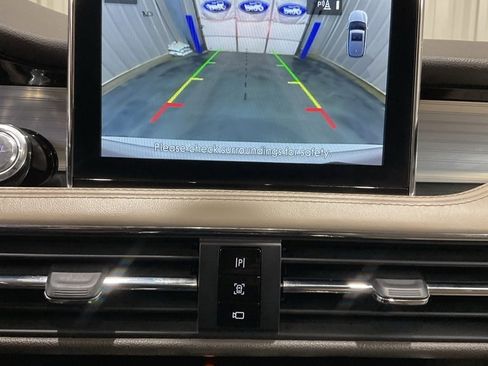 Used 2021 Lincoln Corsair Standard w/ Premium Package image 18