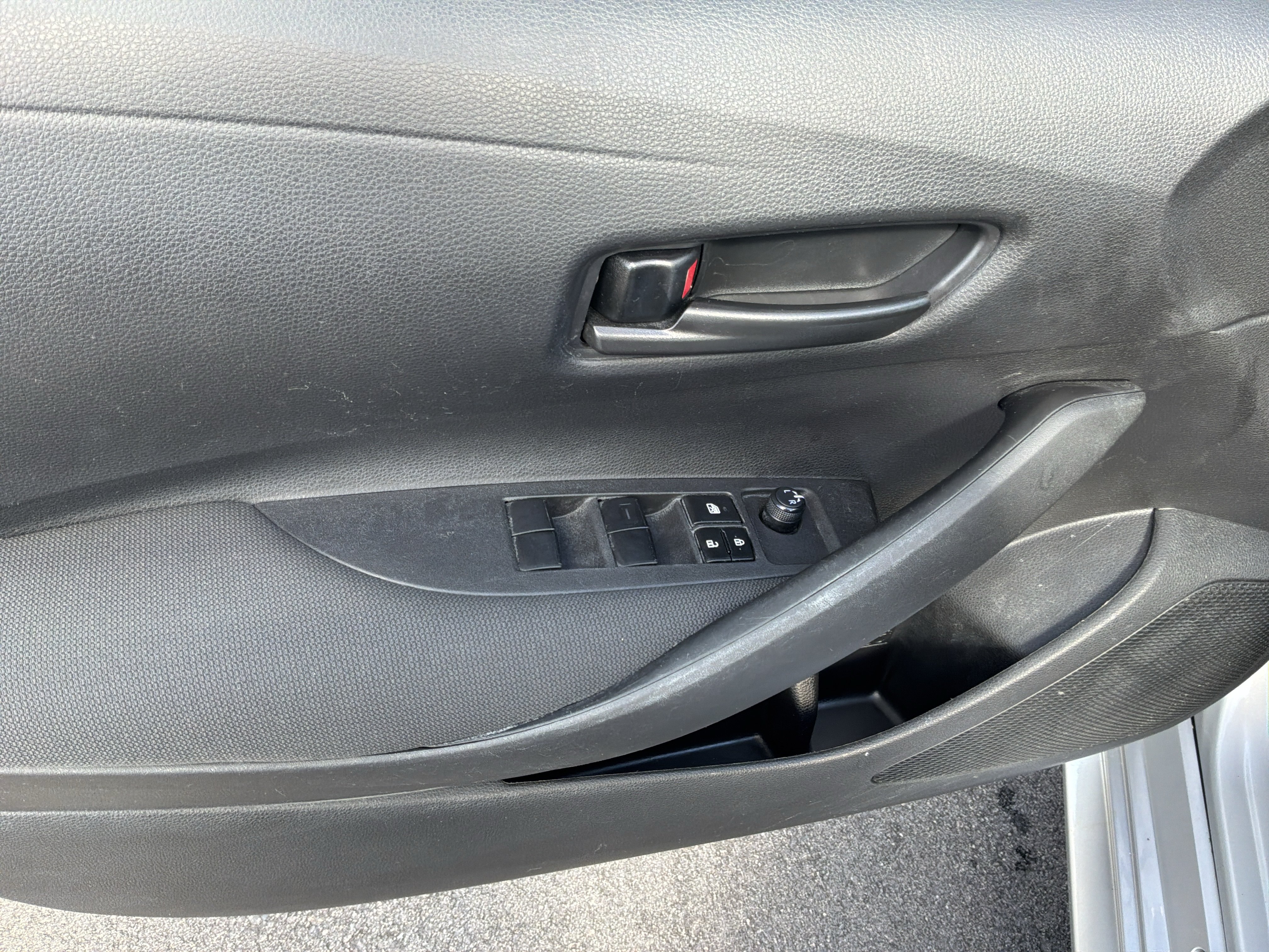 Used 2022 Toyota Corolla LE FWD image 15