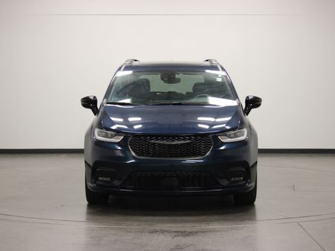 Used 2025 Chrysler Pacifica Limited FWD image 3