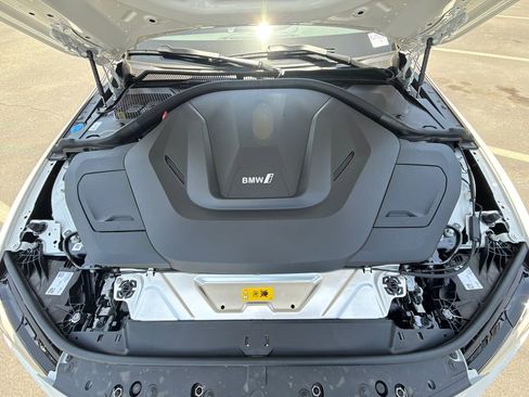 New 2026 BMW i4 eDrive40 w/ Parking Assistance Package RWD image 8