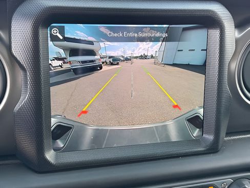 Used 2023 Jeep Gladiator Sport AWD/4WD image 16