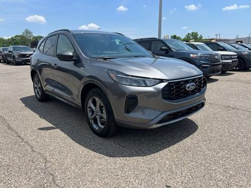 Certified 2024 Ford Escape ST-Line w/ Tech Pack #1 AWD/4WD image 3
