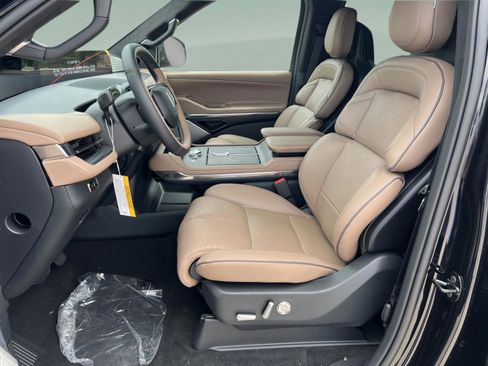 New 2026 Lincoln Navigator L Black Label AWD/4WD image 18